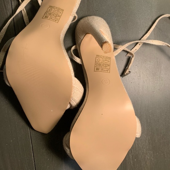 Gorgeous Showpo Public Desire cream linen heels size 5 - Picture 5 of 6